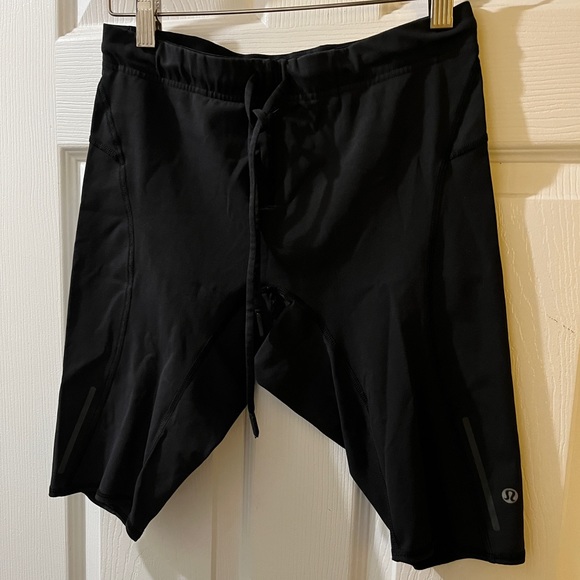 lululemon athletica Other - Lululemon mens M black cycling shorts no chamois running knee length perfect